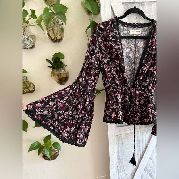 NWOT *Idyllwind Black and Pink Floral Blouse/cardigan Top Layer - Picture 2 of 16